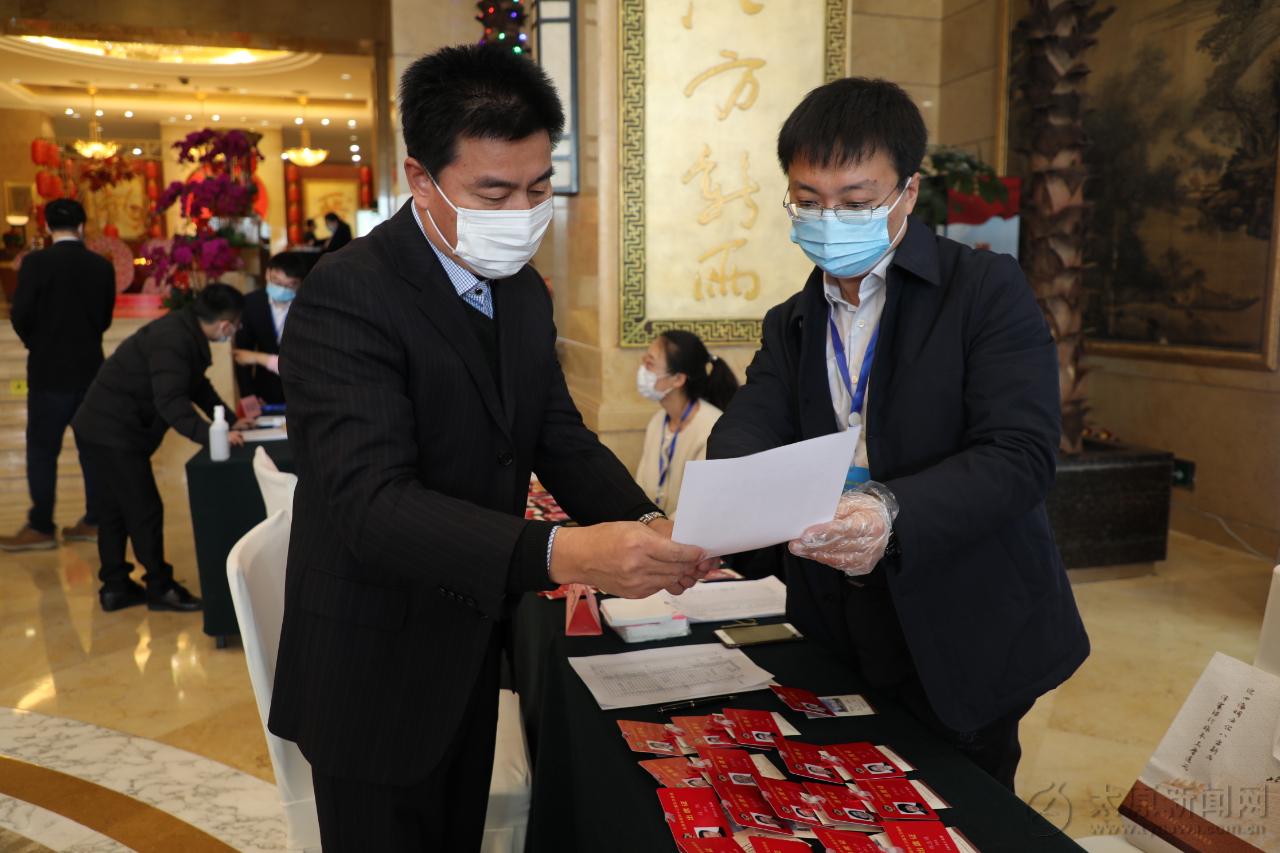 太原進入“兩會時間” 市政協委員有序報到