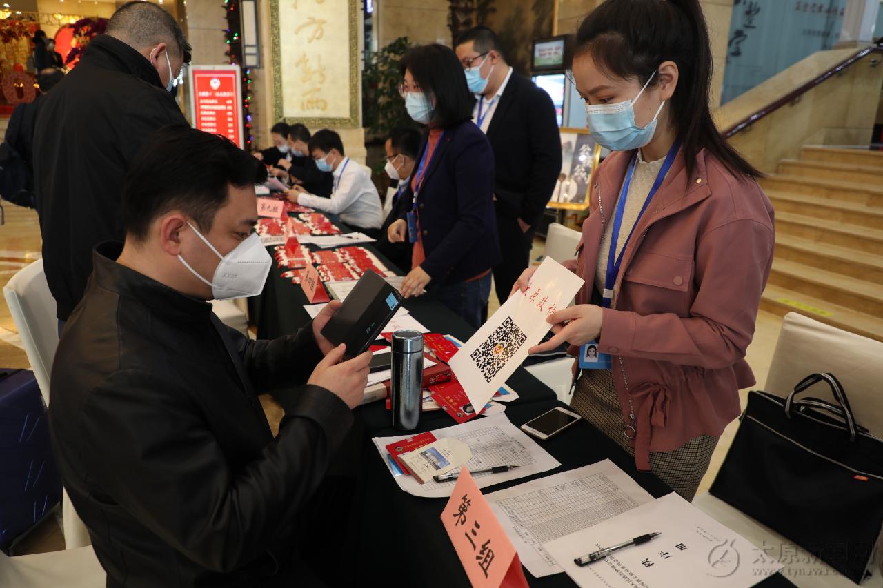 太原進入“兩會時間” 市政協委員有序報到